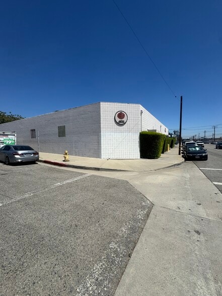 More Photos Of 1547 Truman St, San Fernando Industrial For Lease