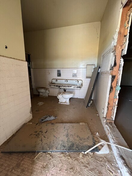 More Photos Of 401 S 3rd St, Blythe Religious Facility For Sale
