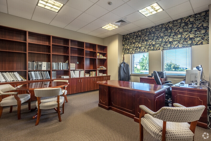 More Photos Of 500 Maplelawn Dr, Plano Office For Sale