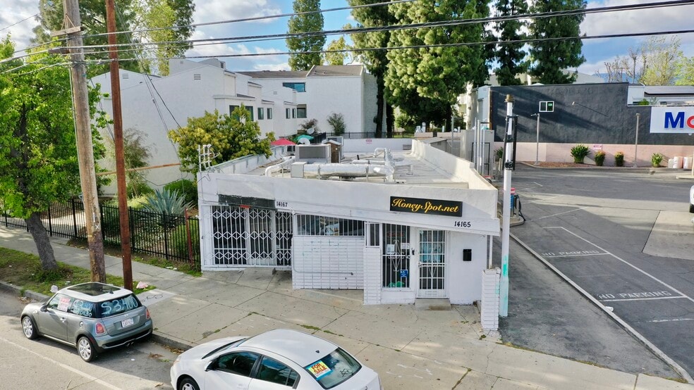 Primary Photo Of 14165-14167 Nordhoff St, Panorama City Storefront For Sale