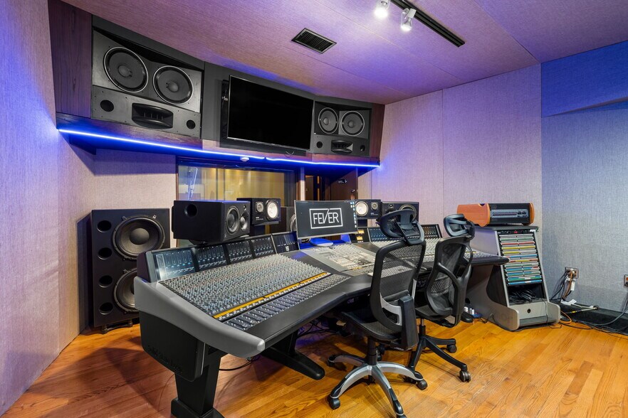 More Photos Of 5739 Tujunga Ave, North Hollywood Movie Radio TVStudio For Sale