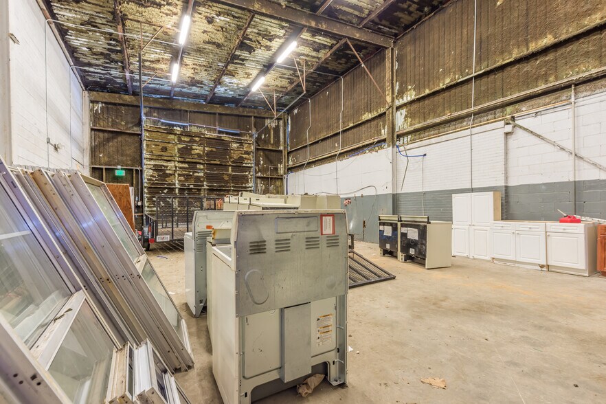 More Photos Of 8456 Newman St, Douglasville Light Manufacturing For Lease
