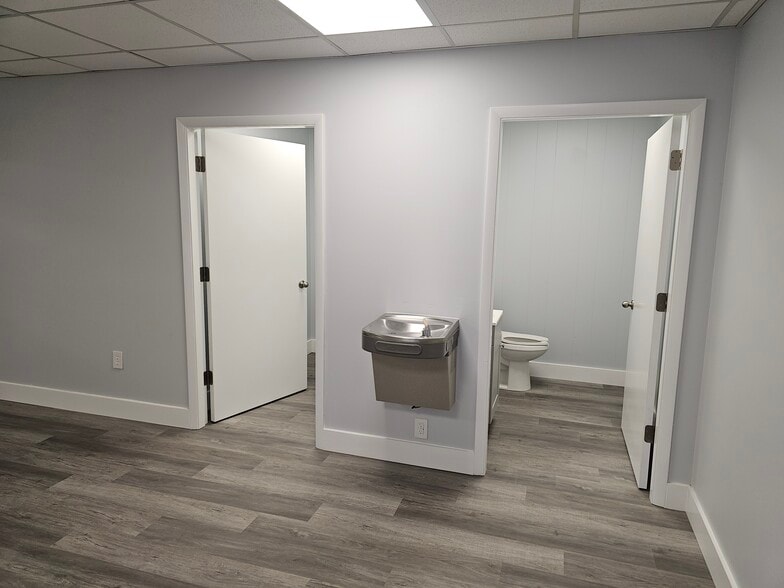 More Photos Of 101 Industrial Dr, Bristol Distribution For Lease