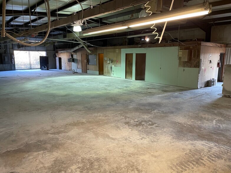 More Photos Of 2223 Hoffpauer Way, Sanger Manufacturing For Lease