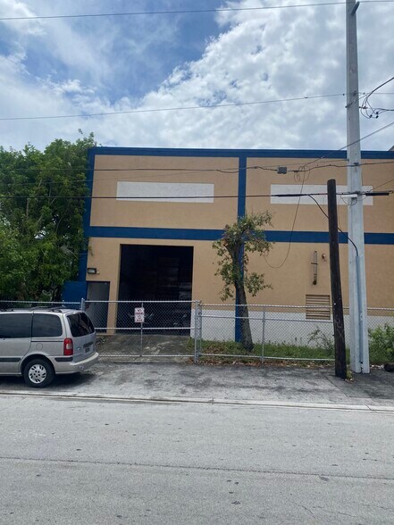 Primary Photo Of 2720 W 3rd ct, Hialeah Manufacturing For Lease