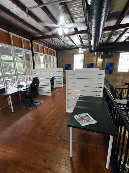 More Photos Of 204 S Austin St, Seguin Restaurant For Sale