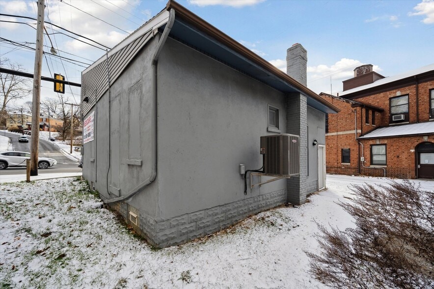 More Photos Of 2404 Saw Mill Run Blvd, Pittsburgh Storefront For Sale