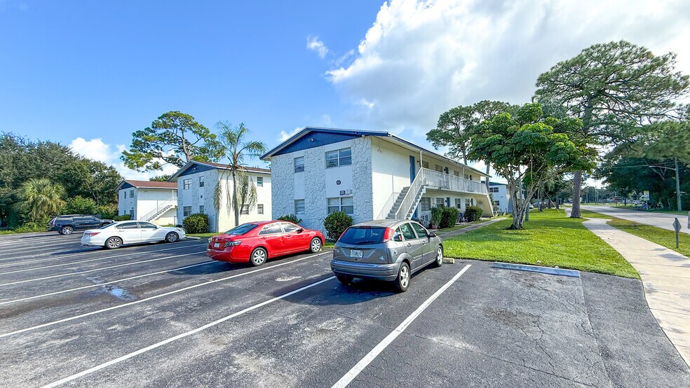 More Photos Of 1825 40th Ave, Vero Beach Apartments For Sale