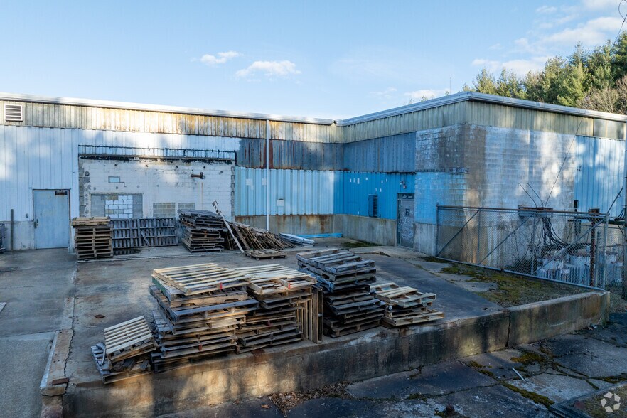 More Photos Of 555 Main St, Hudson Warehouse For Sale