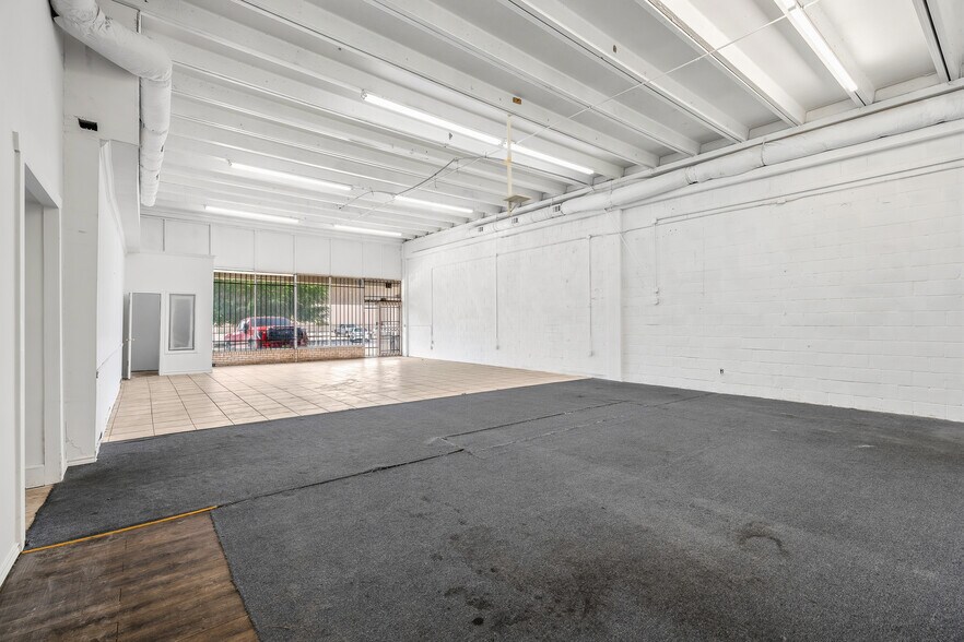 More Photos Of 4424 N Shepherd Dr, Houston Storefront For Lease