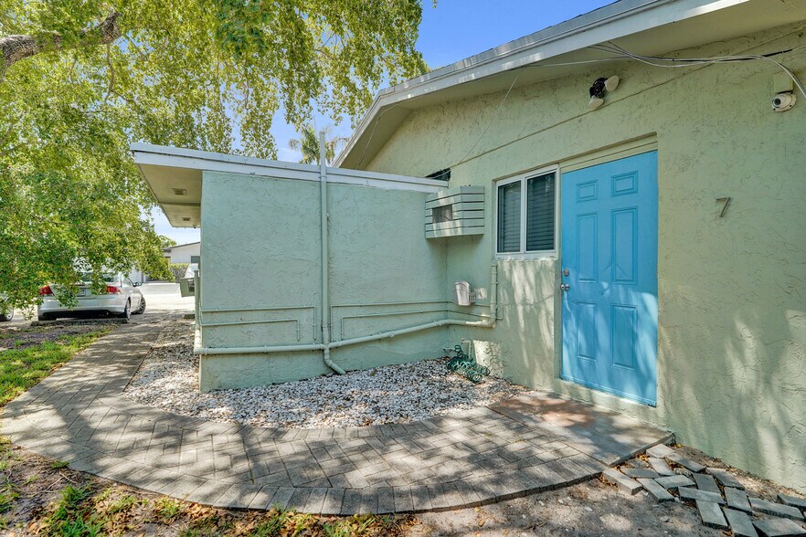 More Photos Of 1100 NE 18th Ct, Fort Lauderdale Apartments For Sale