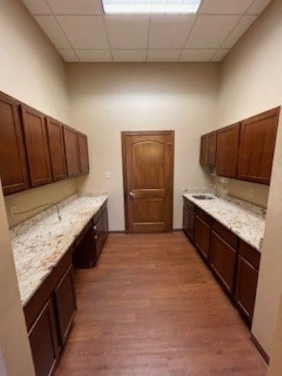 More Photos Of 2127 Midlands Ct, Sycamore Office For Sale