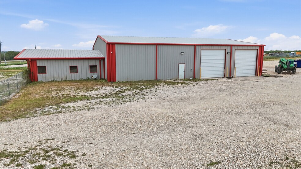More Photos Of 6542 County Road 145, Kenedy Industrial For Lease
