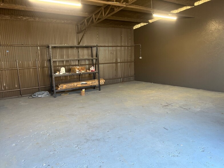 More Photos Of 10820 C F Hawn Fwy, Dallas Warehouse For Sale
