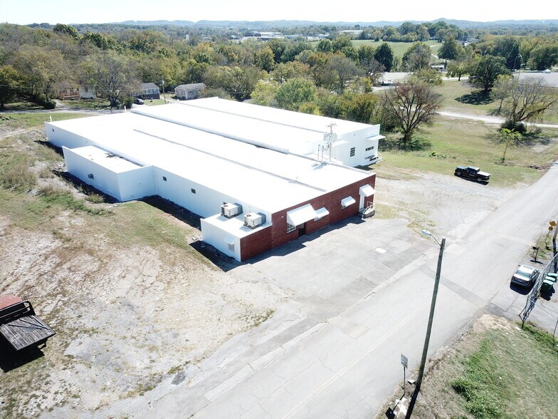 Primary Photo Of 703 1st Ave N, Lewisburg Warehouse For Sale