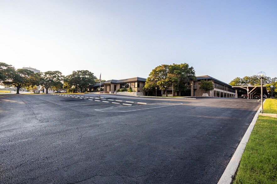 More Photos Of 3355 Cherry Ridge St, San Antonio Office For Lease