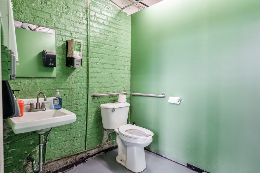 More Photos Of 727 1st Ave, Rockford Industrial For Sale