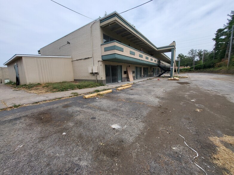 More Photos Of 7350 N Hanley Rd, Hazelwood Hotel For Sale