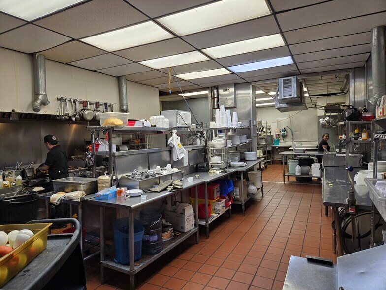 More Photos Of 365 N Illinois St, Indianapolis General Retail For Sale