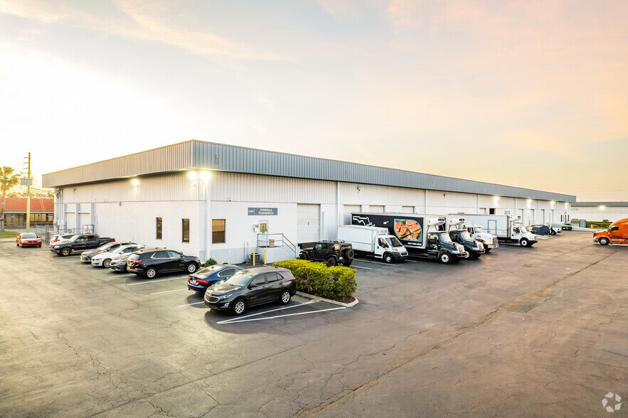 More Photos Of 3320 Vineland Rd, Orlando Unknown For Lease