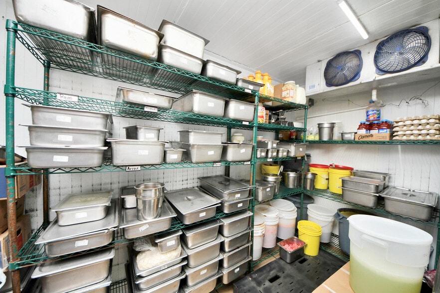 More Photos Of 7626 Clarewood Dr, Houston Restaurant For Sale