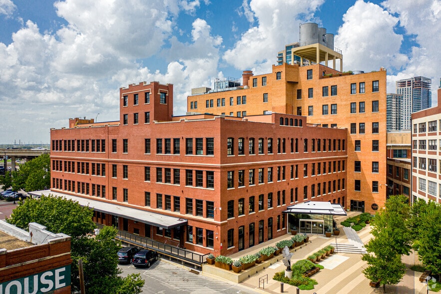 Primary Photo Of 603 Munger Ave, Dallas Office For Sale