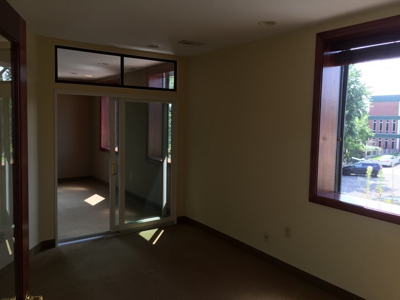 More Photos Of 2040 N Ferry St, Anoka Office For Sale