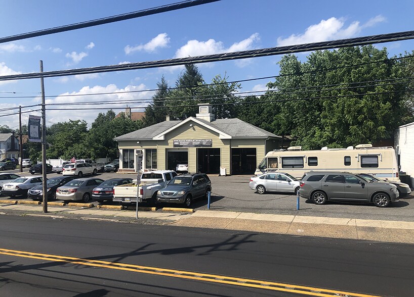 2911 Edgmont Ave, Brookhaven, PA 19015 Auto Repair For Sale