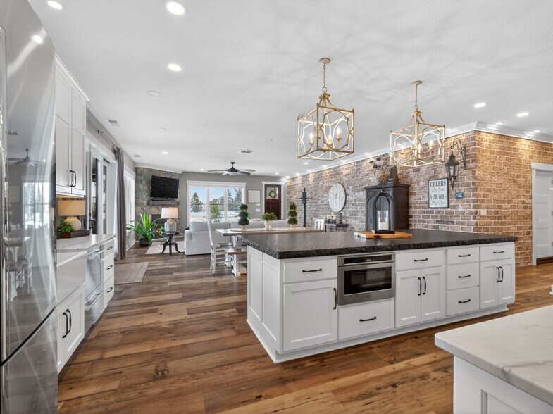 More Photos Of 15306 Covington Rd, Fort Wayne Flex For Sale