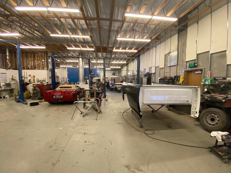 More Photos Of 540-546 Commerce Cir, Mesquite Warehouse For Sale