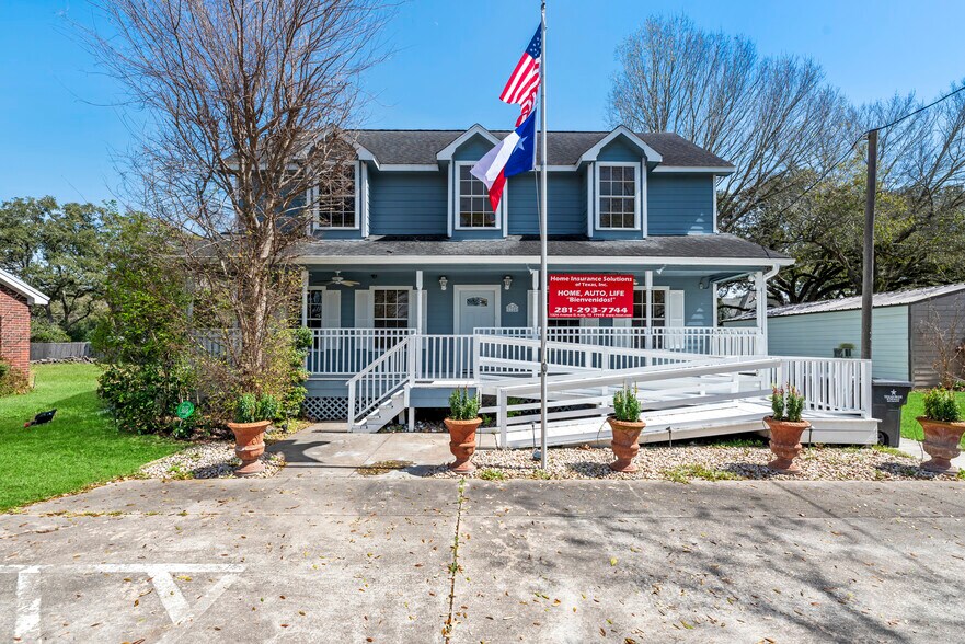Primary Photo Of 1324 Avenue D, Katy Medical For Sale