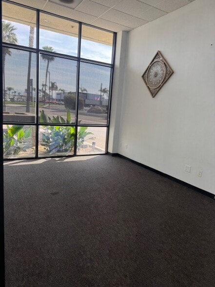 More Photos Of 4625 Wible Rd, Bakersfield Auto Dealership For Lease