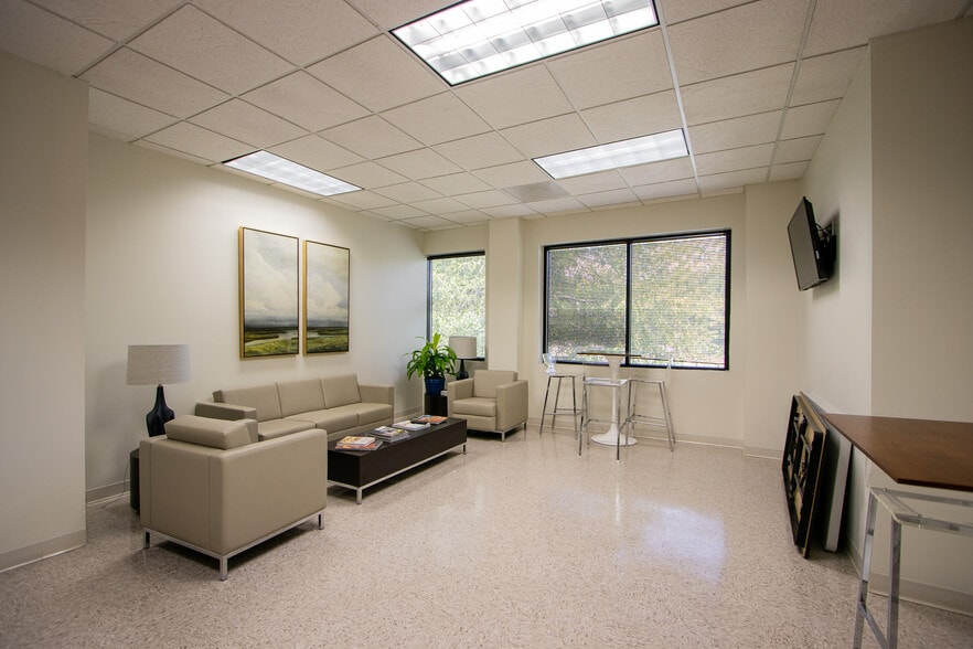 More Photos Of 3800 Fernandina Rd, Columbia Office For Sale