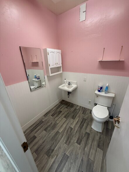 More Photos Of 424-448 Main St, Woodland Office Residential For Lease