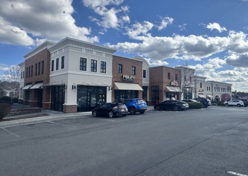 More Photos Of 213 Gateway Blvd, Lewisburg Storefront For Lease