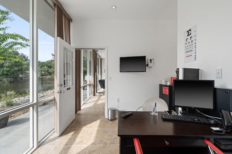 More Photos Of 3800 26th St W, Bradenton Medical For Sale