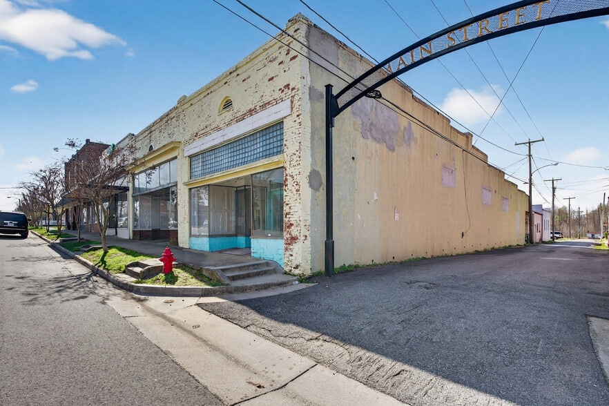 More Photos Of 130-134 King St, Keysville Flex For Sale