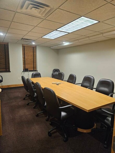 More Photos Of 3049 Ramada Way, Green Bay Flex For Lease