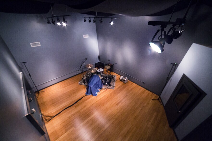 More Photos Of 11316 Burbank Blvd, North Hollywood General Retail For Sale