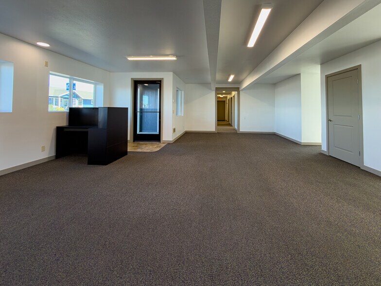 More Photos Of 125 Baltimore Ave SE, Bandon General Retail For Sale