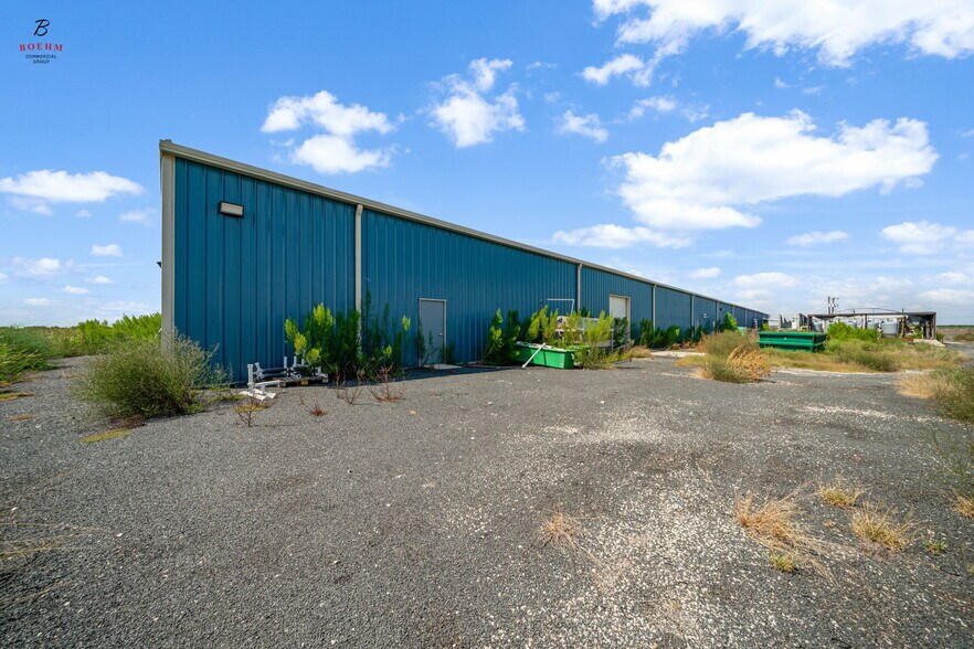 More Photos Of 833 County Road 583, La Coste Research And Development For Sale