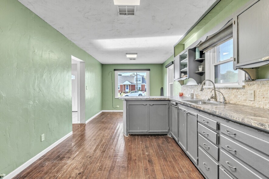 More Photos Of 3700 Trellis Ct, Oklahoma City Office Residential For Sale