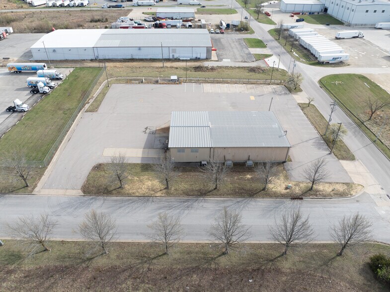 More Photos Of 3702 Hy Point Blvd, Rolla Industrial For Sale