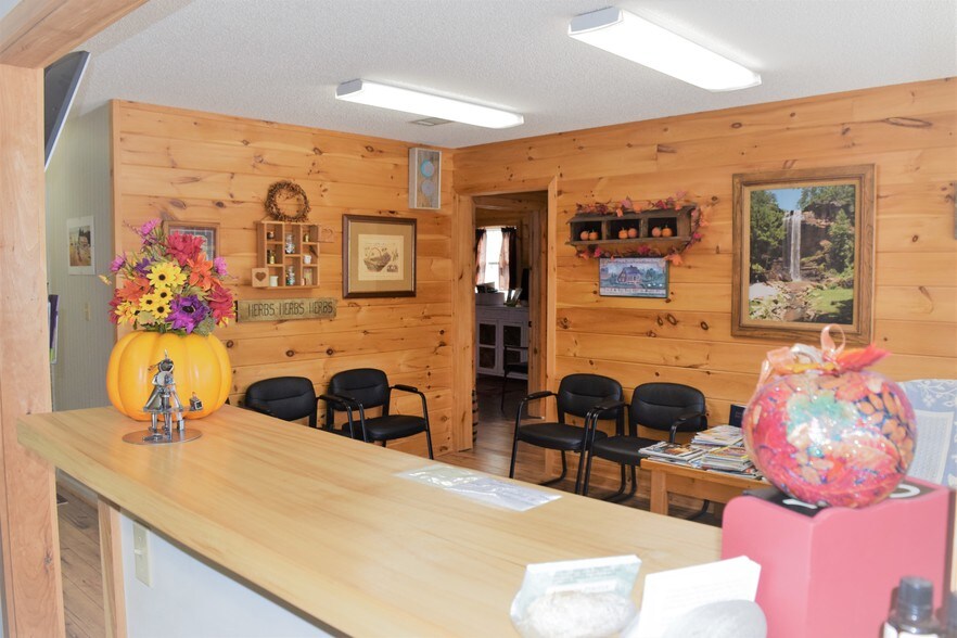 More Photos Of 334 N Broad St, Toccoa Office For Sale