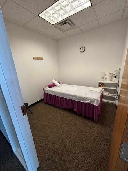 More Photos Of 531 N Grand St, Schoolcraft Storefront For Lease