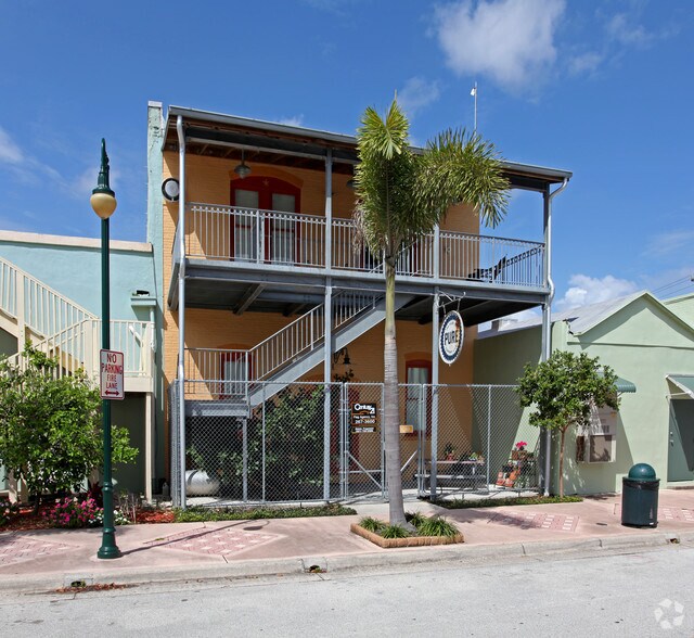 More Photos Of 305 S Washington Ave, Titusville Storefront Retail Residential For Sale