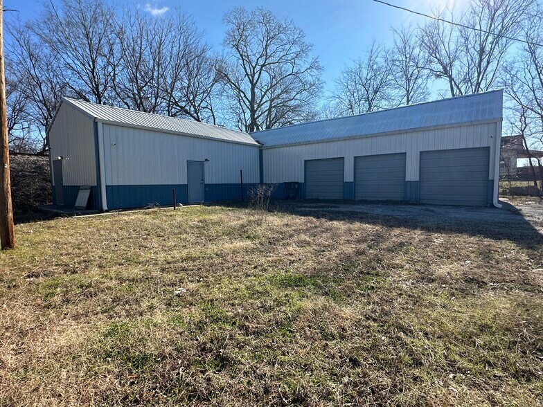 Primary Photo Of 903 S Sioux St, Okmulgee Light Manufacturing For Sale