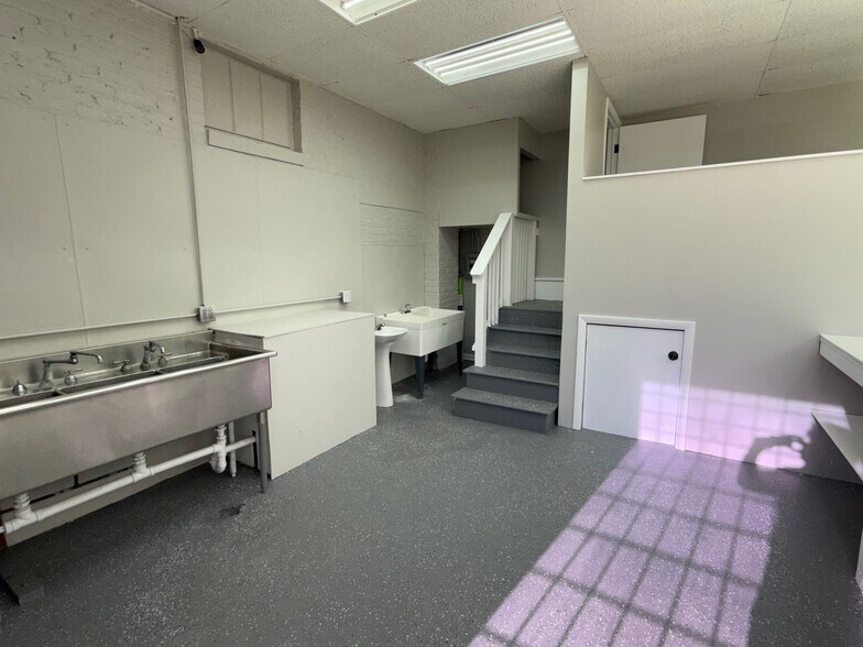 More Photos Of 14424 Morse St, Cedar Lake Storefront Retail Residential For Lease