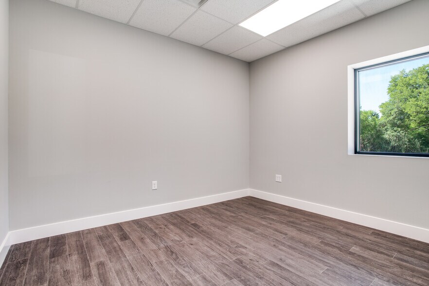 More Photos Of 2718 Virginia Cir, Denton Warehouse For Sale