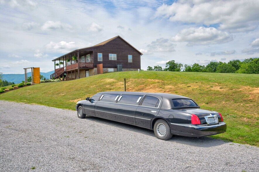More Photos Of 639 Wagon Wheel Rd, Elk Creek Lodge Meeting Hall For Sale